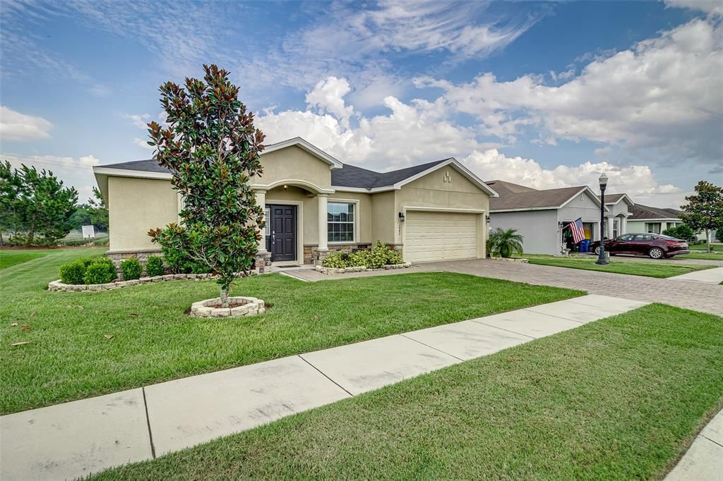 Recently Sold: $399,900 (4 beds, 3 baths, 2044 Square Feet)
