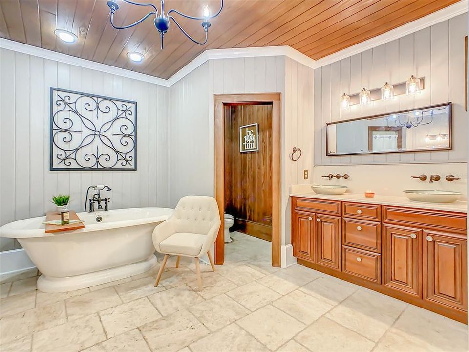 最近售出: $799,000 (5 贝兹, 4 浴室, 4174 平方英尺)
