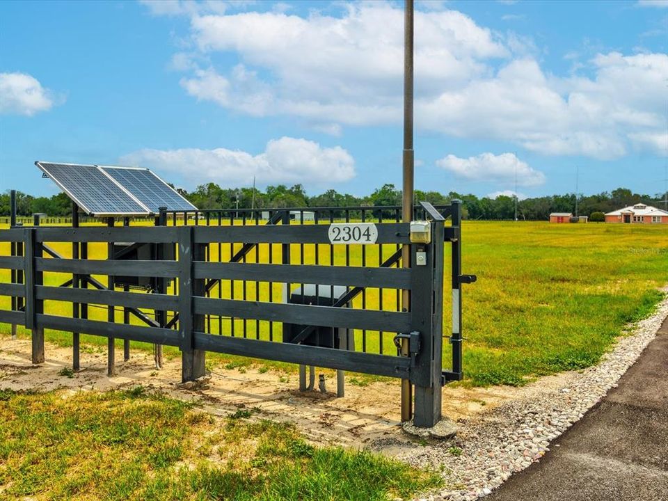 SOLAR POWERED 2' GATE