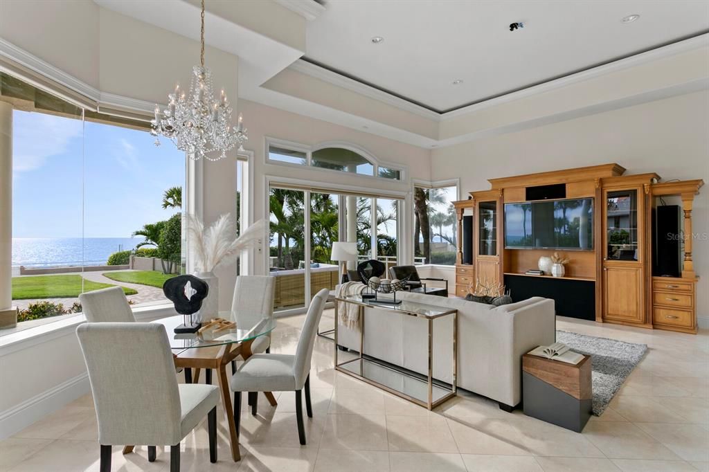 Recently Sold: $7,995,000 (4 beds, 5 baths, 6487 Square Feet)