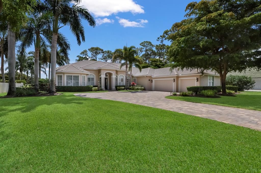 Recently Sold: $2,500,000 (5 beds, 4 baths, 4197 Square Feet)