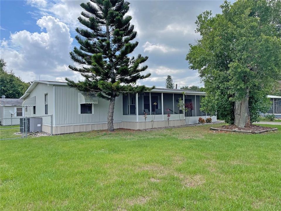 最近售出: $165,000 (2 贝兹, 1 浴室, 1072 平方英尺)