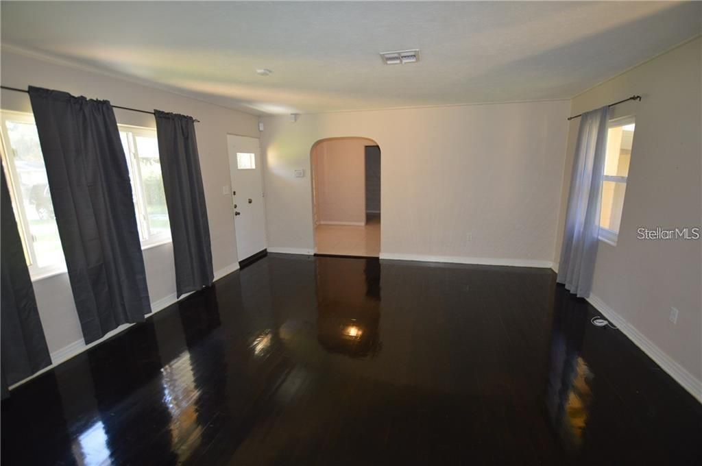 Recently Rented: $1,500 (2 beds, 1 baths, 910 Square Feet)