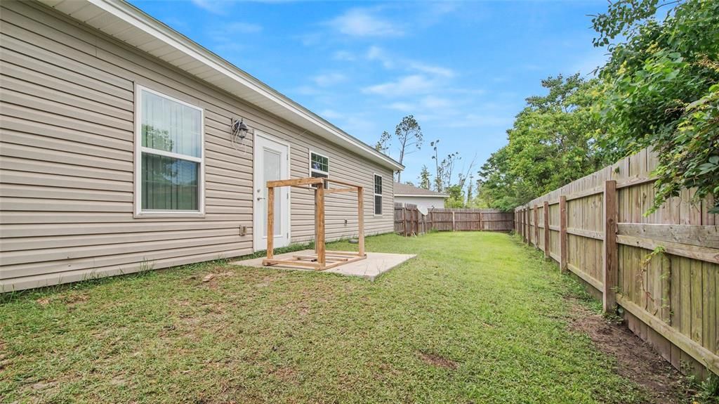 Recently Sold: $278,000 (3 beds, 2 baths, 1316 Square Feet)