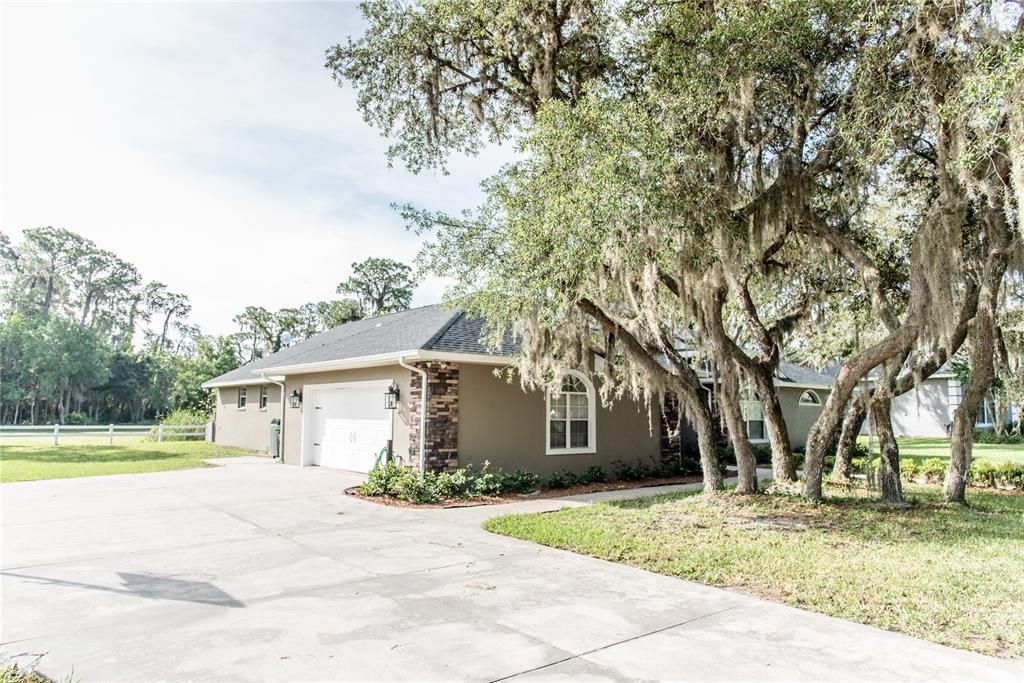 Recently Sold: $429,900 (4 beds, 2 baths, 2597 Square Feet)