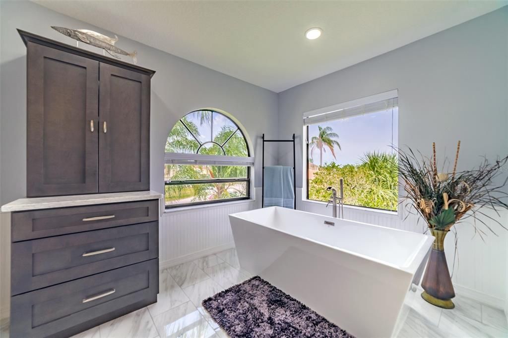 Recently Sold: $1,200,000 (3 beds, 2 baths, 2842 Square Feet)