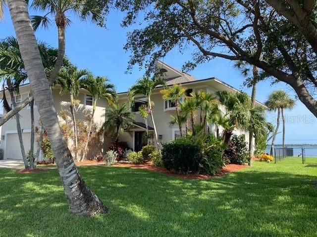 Recently Sold: $1,400,000 (4 beds, 3 baths, 3220 Square Feet)