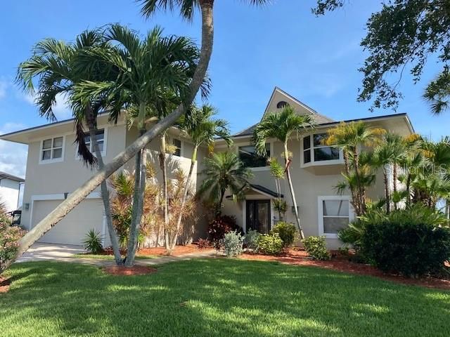 Recently Sold: $1,400,000 (4 beds, 3 baths, 3220 Square Feet)