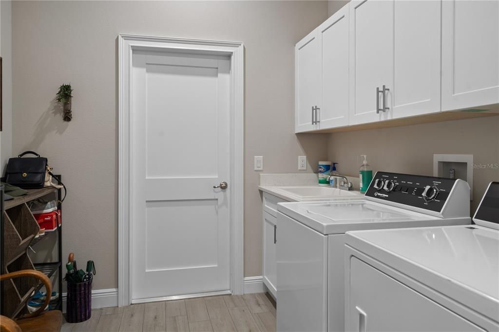 LAUNDRY ROOM