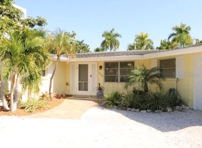 Recently Sold: $2,225,000 (2 beds, 2 baths, 1328 Square Feet)