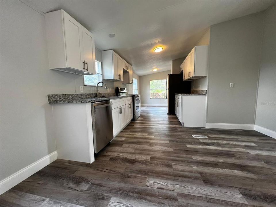 Recently Sold: $245,000 (3 beds, 2 baths, 1296 Square Feet)