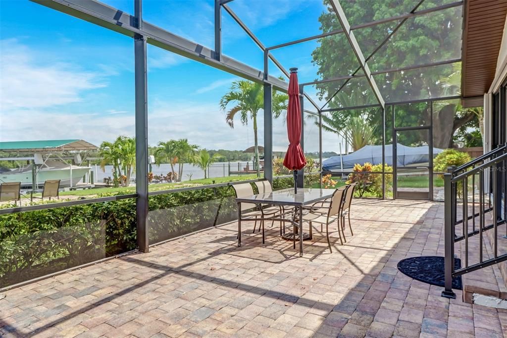 Recently Sold: $950,000 (3 beds, 2 baths, 2270 Square Feet)