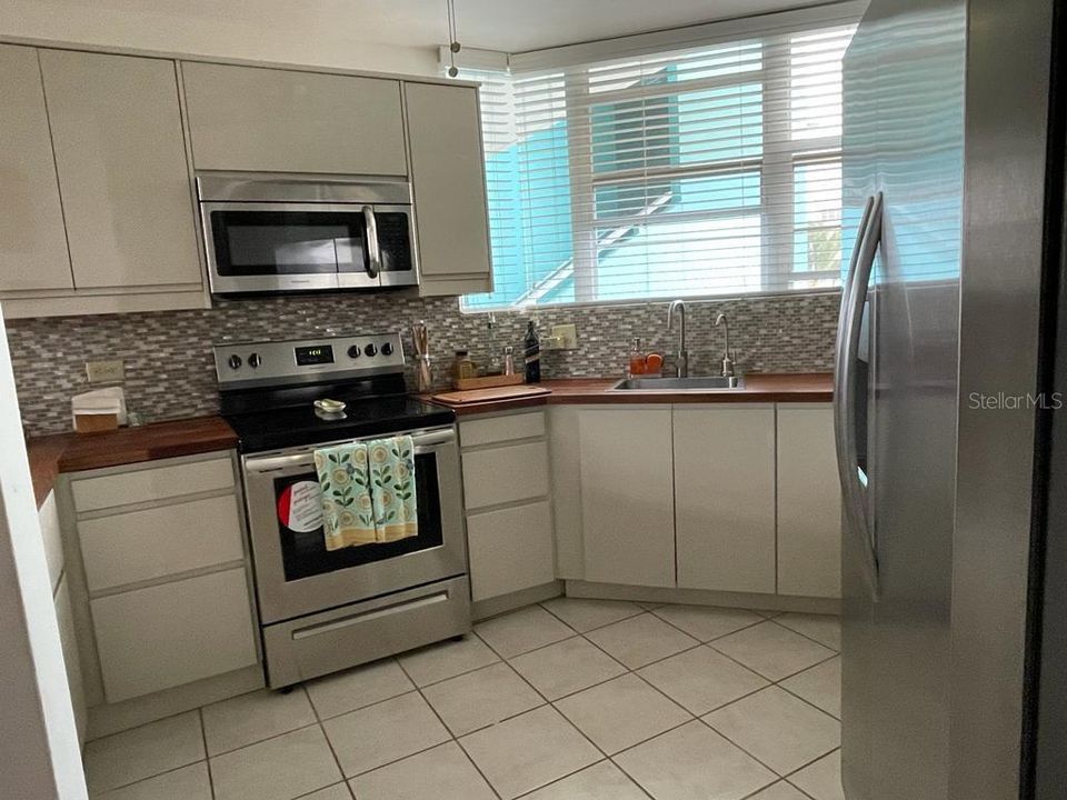 Vendido Recientemente: $260,000 (3 camas, 2 baños, 1115.39 Pies cuadrados)