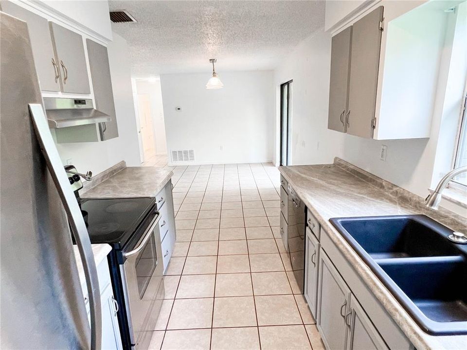 Recently Sold: $215,000 (3 beds, 1 baths, 1092 Square Feet)