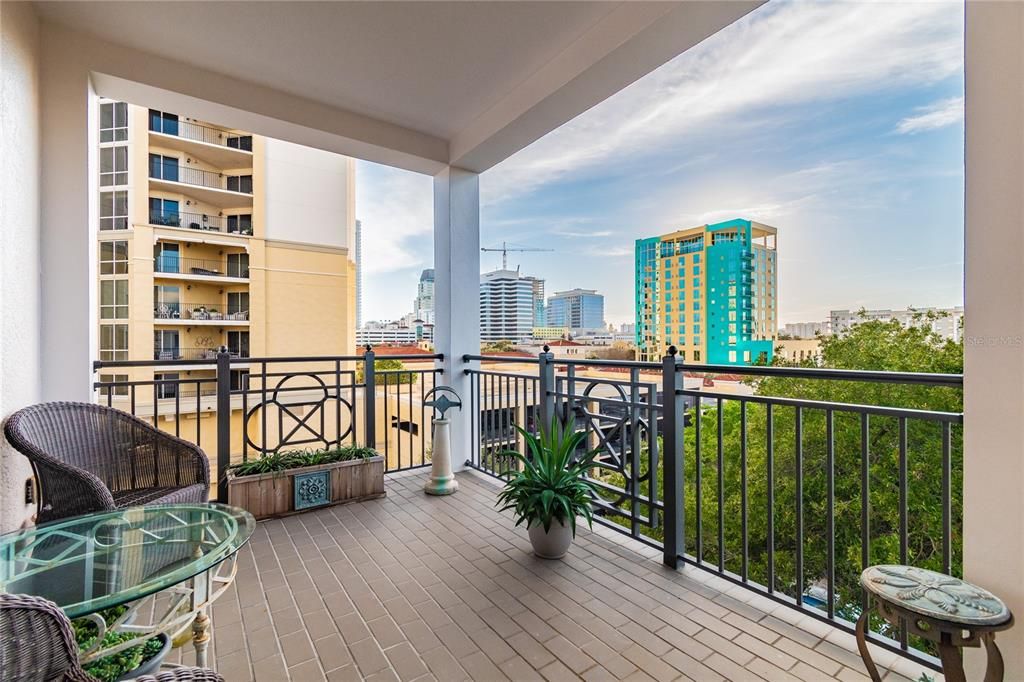 Recently Sold: $1,250,000 (2 beds, 2 baths, 1570 Square Feet)