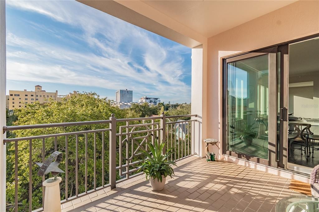 Recently Sold: $1,250,000 (2 beds, 2 baths, 1570 Square Feet)