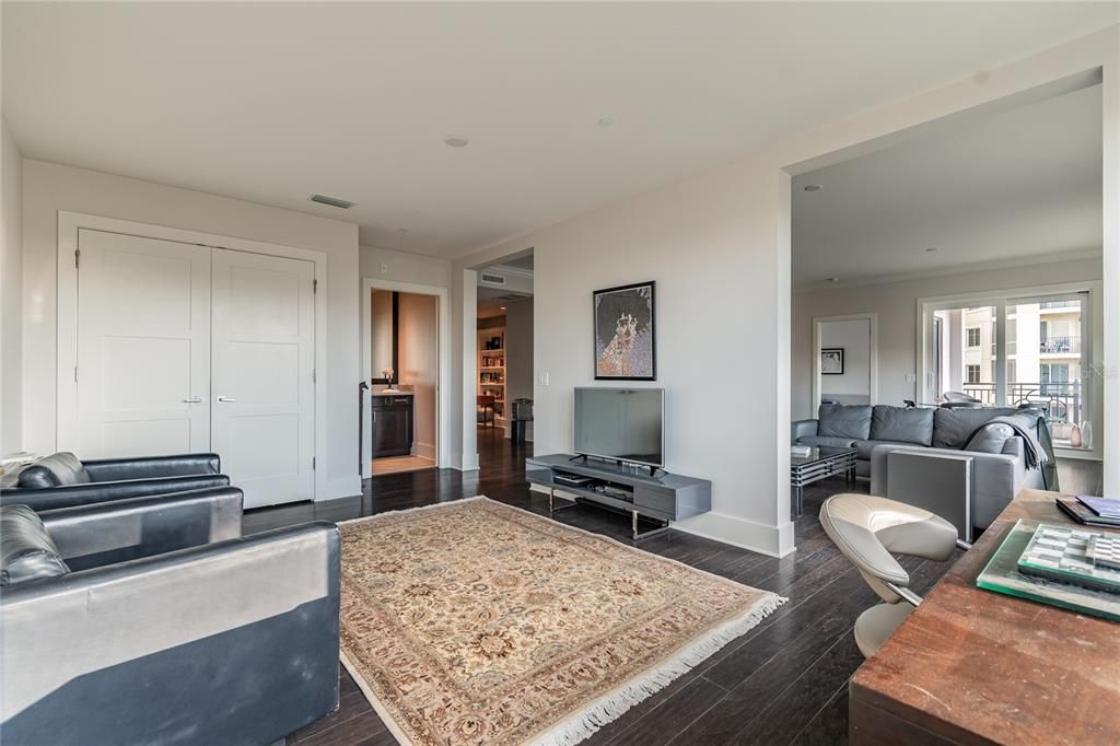 Recently Sold: $1,250,000 (2 beds, 2 baths, 1570 Square Feet)