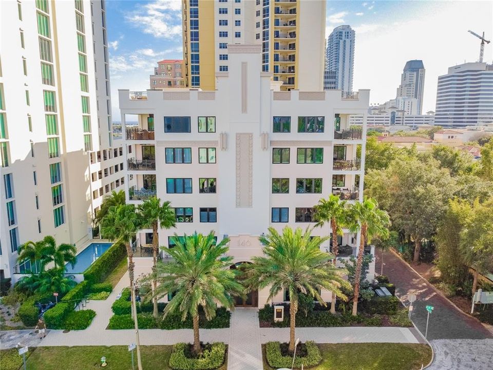 Recently Sold: $1,250,000 (2 beds, 2 baths, 1570 Square Feet)