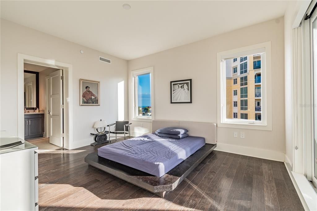 Recently Sold: $1,250,000 (2 beds, 2 baths, 1570 Square Feet)