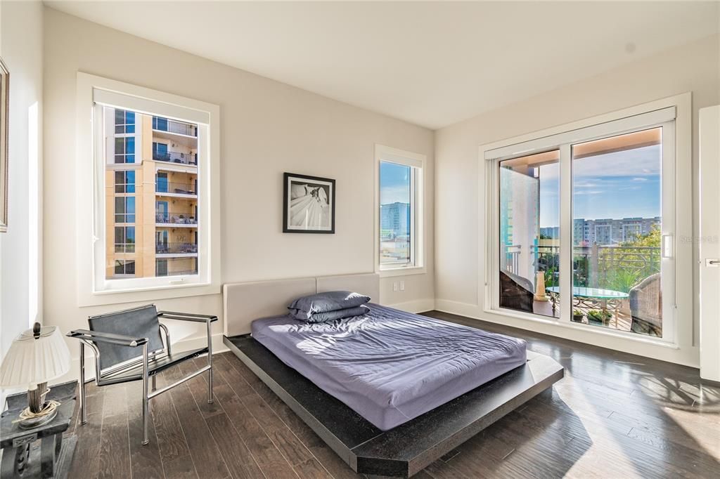 Recently Sold: $1,250,000 (2 beds, 2 baths, 1570 Square Feet)