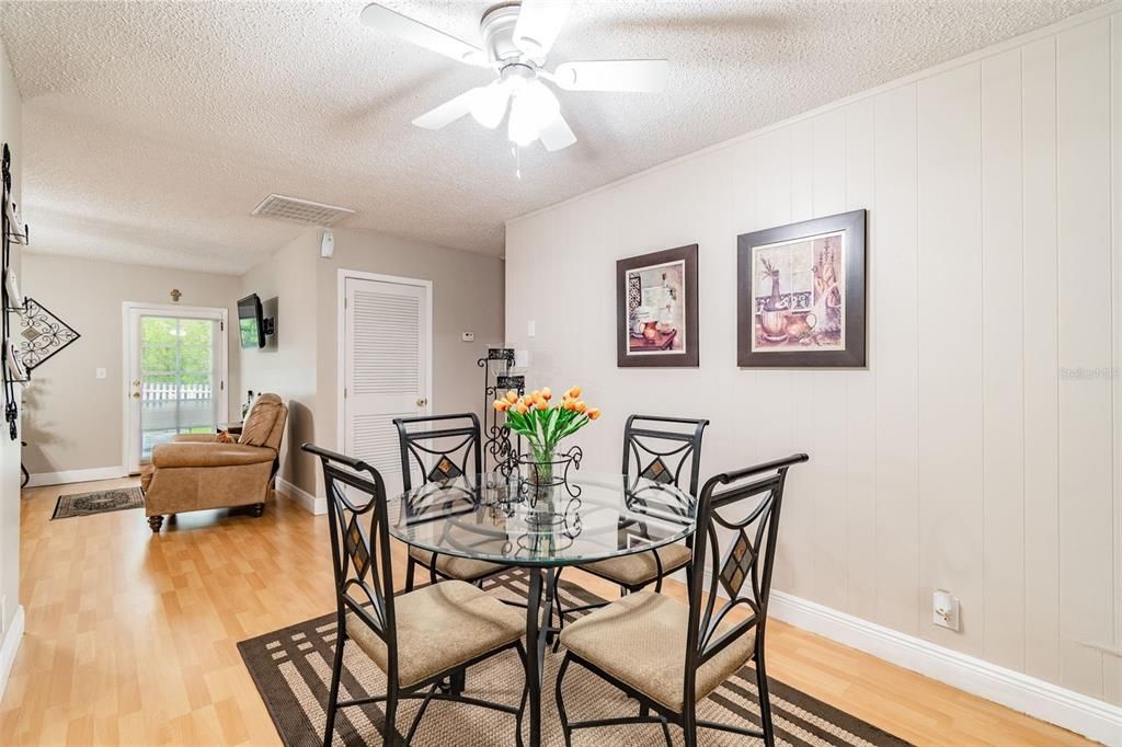 Recently Sold: $415,000 (3 beds, 2 baths, 1517 Square Feet)
