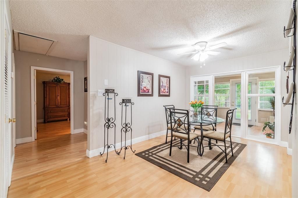 Recently Sold: $415,000 (3 beds, 2 baths, 1517 Square Feet)