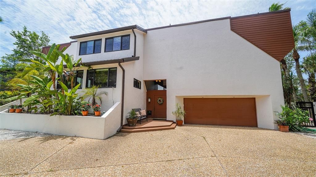 Front of 521 Casey Key