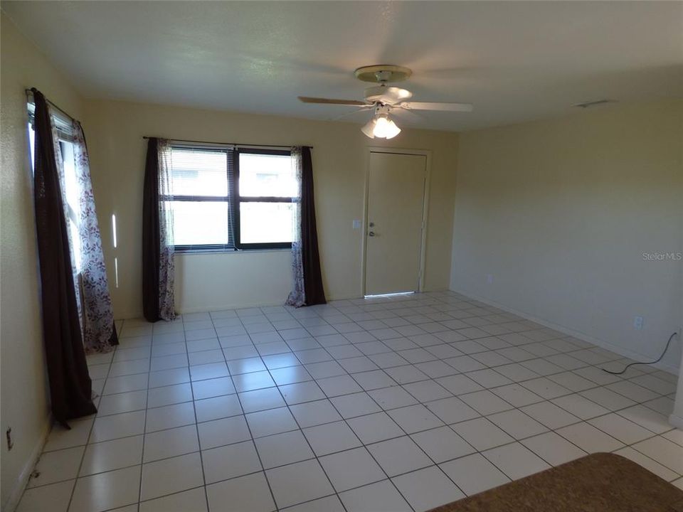 Recently Rented: $1,250 (2 beds, 2 baths, 910 Square Feet)