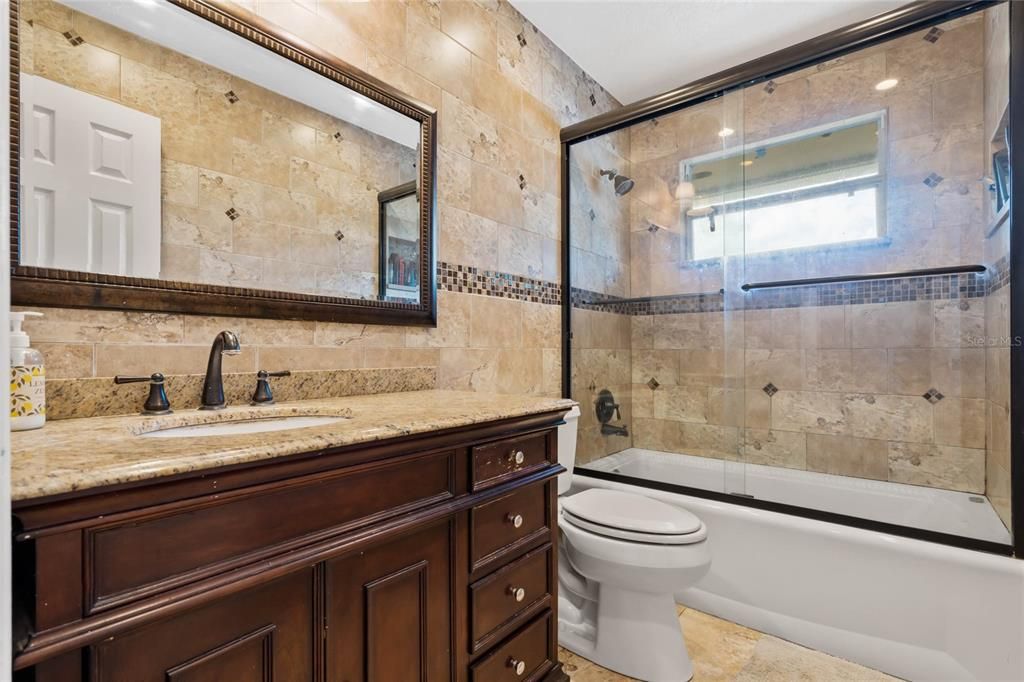 最近售出: $435,000 (4 贝兹, 2 浴室, 2179 平方英尺)