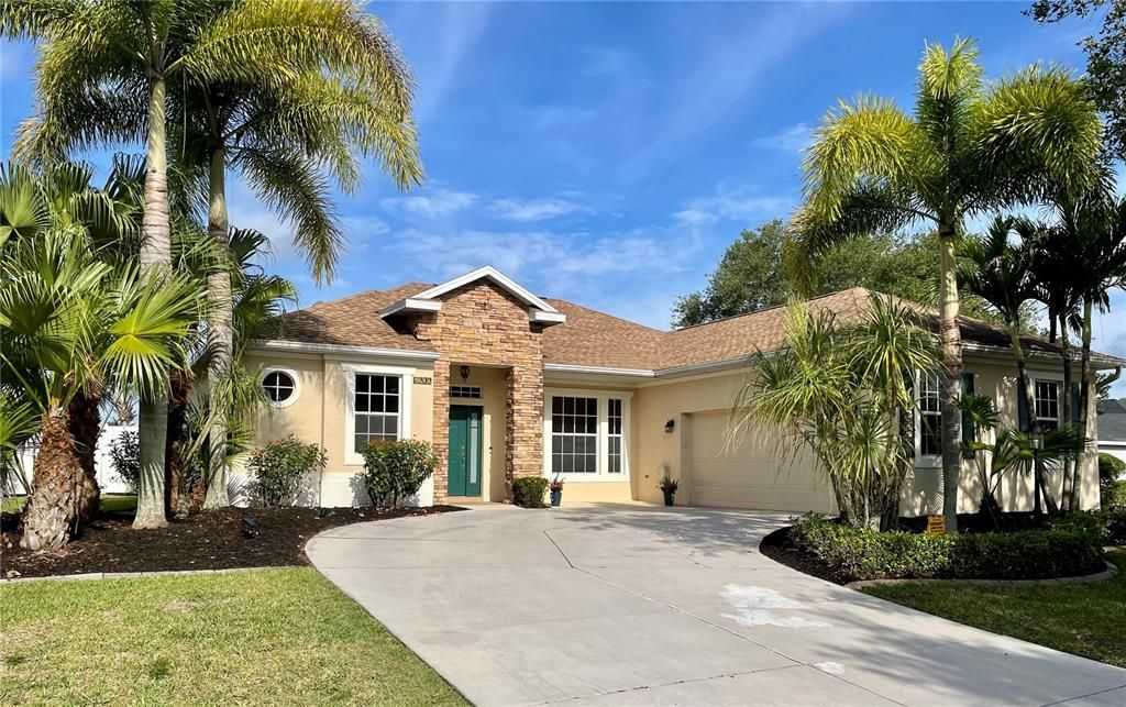 Recently Sold: $650,000 (4 beds, 3 baths, 2395 Square Feet)