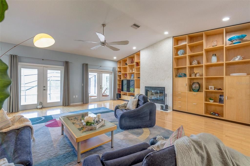 Recently Sold: $995,000 (3 beds, 2 baths, 2613 Square Feet)