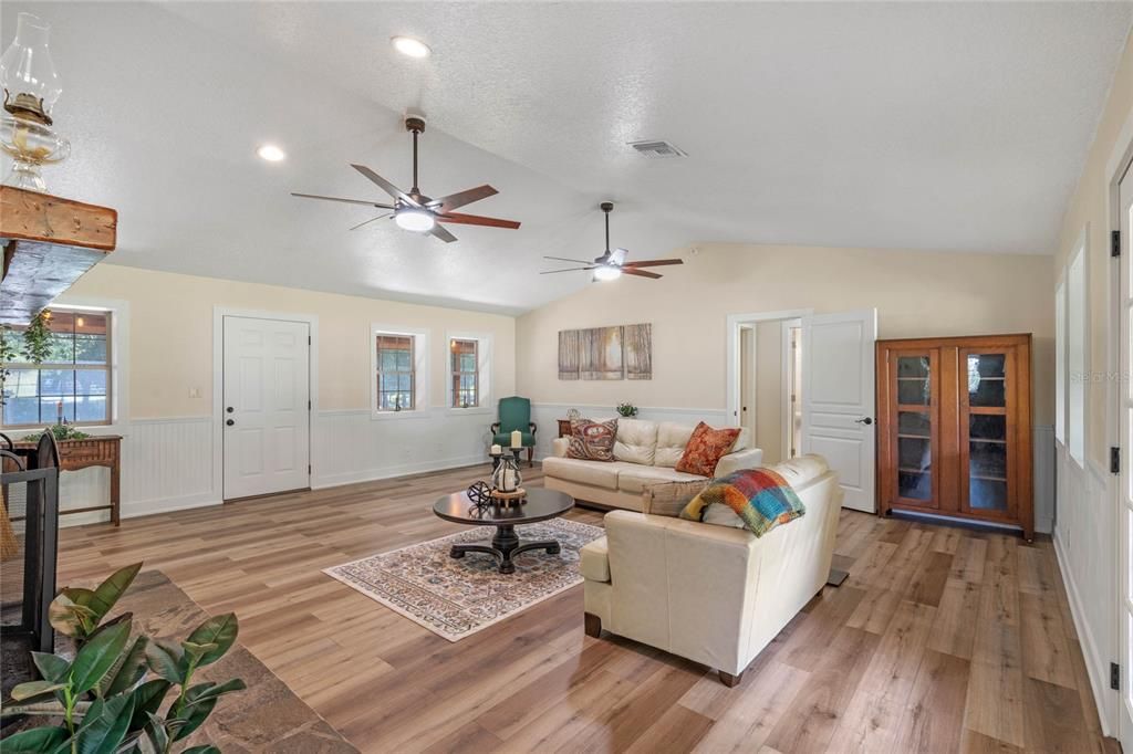 Recently Sold: $525,000 (3 beds, 2 baths, 2146 Square Feet)