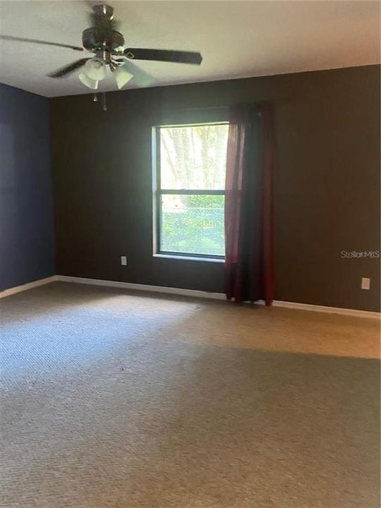 Recently Rented: $1,800 (3 beds, 2 baths, 1659 Square Feet)