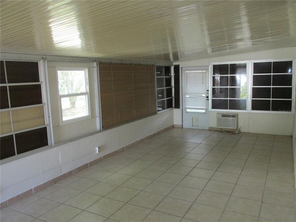 Vendido Recientemente: $60,000 (1 camas, 1 baños, 653 Pies cuadrados)