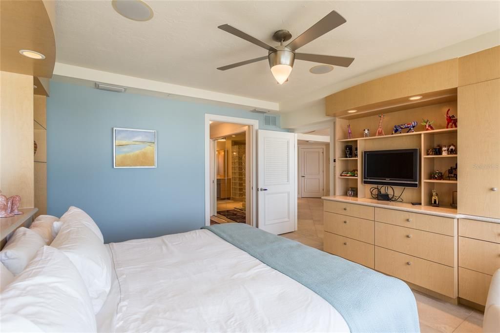 Recently Sold: $2,750,000 (2 beds, 2 baths, 2192 Square Feet)