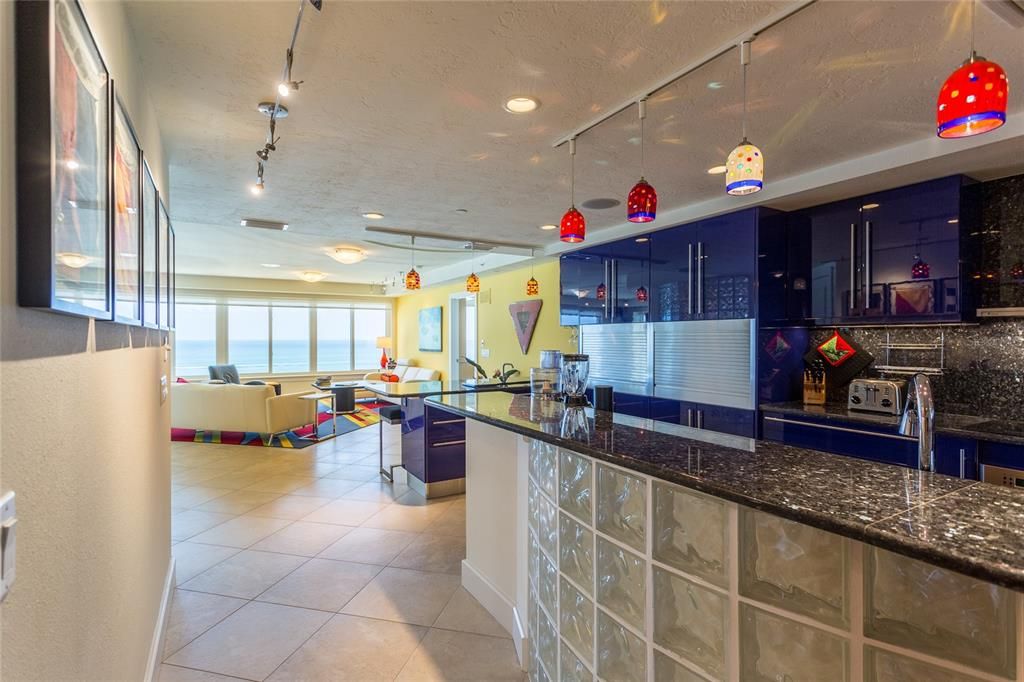 Recently Sold: $2,750,000 (2 beds, 2 baths, 2192 Square Feet)