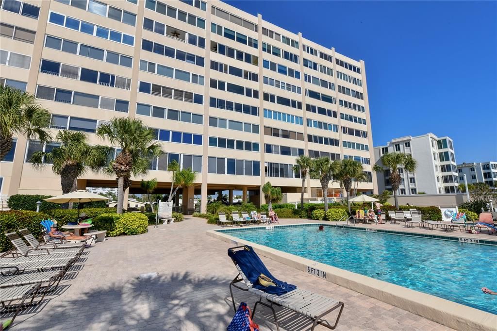 Recently Sold: $2,750,000 (2 beds, 2 baths, 2192 Square Feet)