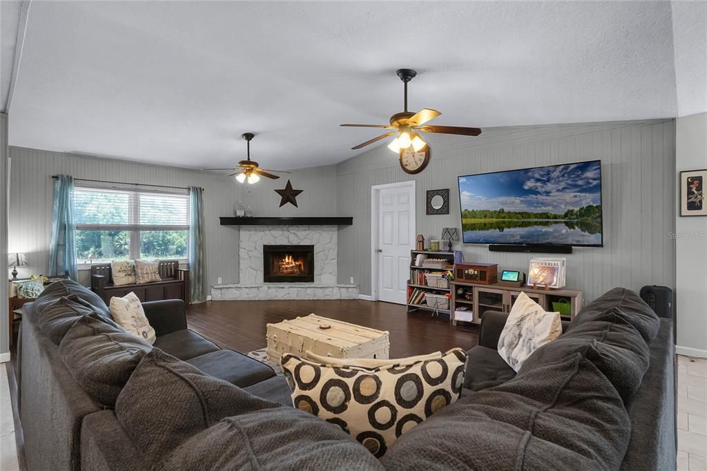 Recently Sold: $599,000 (3 beds, 2 baths, 1522 Square Feet)