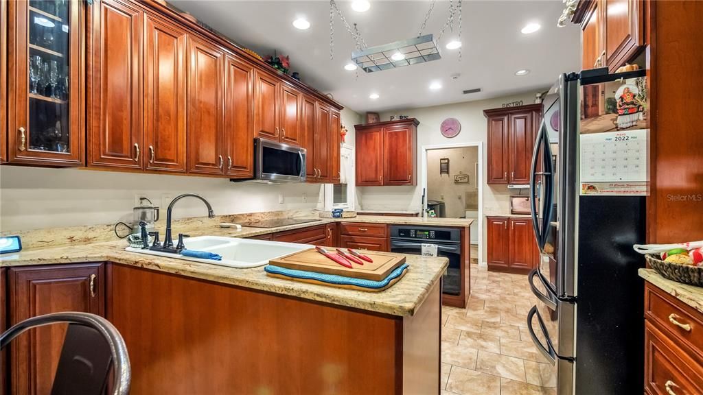 Vendido Recientemente: $699,900 (4 camas, 5 baños, 3904 Pies cuadrados)