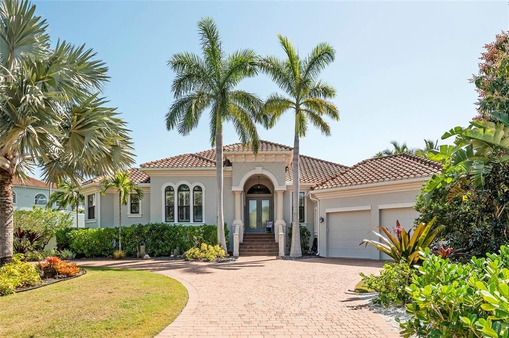 Recently Sold: $4,000,000 (3 beds, 3 baths, 2396 Square Feet)