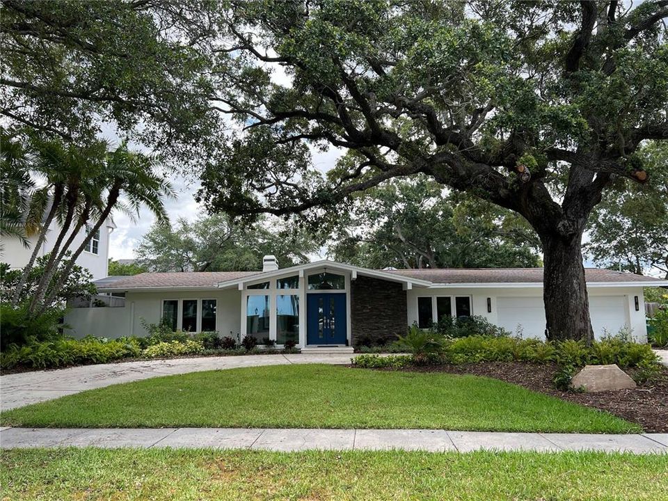 Recently Sold: $2,300,000 (5 beds, 3 baths, 3070 Square Feet)