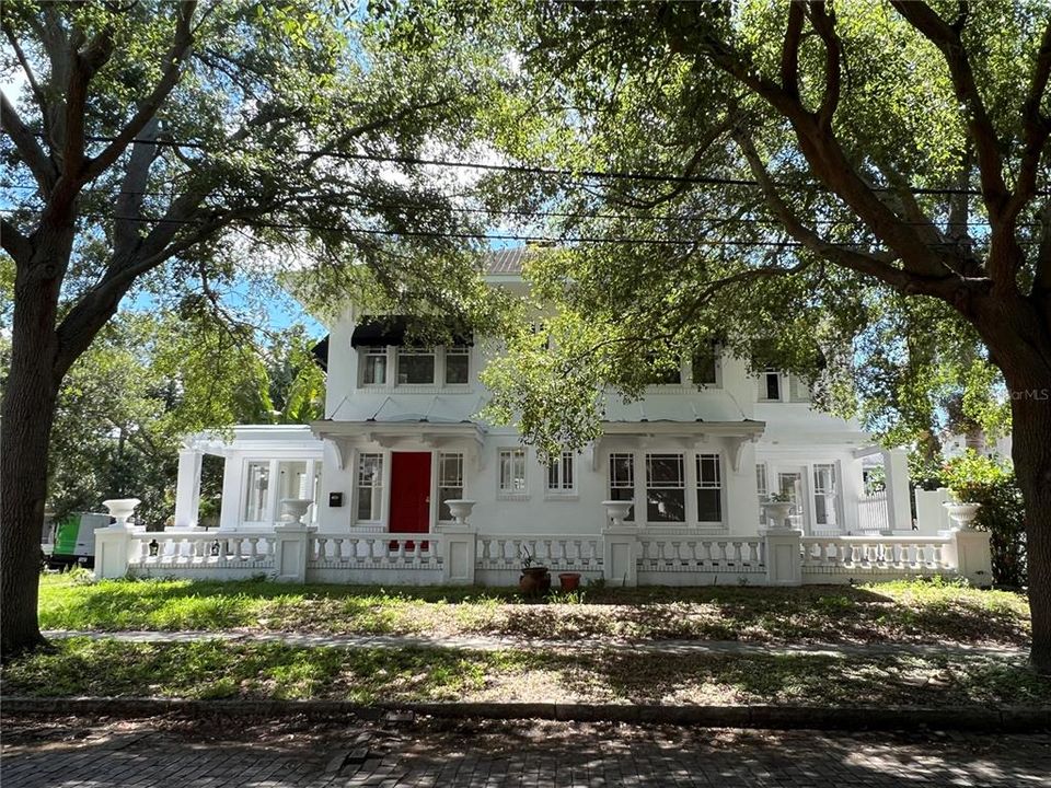 最近售出: $925,000 (4 贝兹, 3 浴室, 2810 平方英尺)