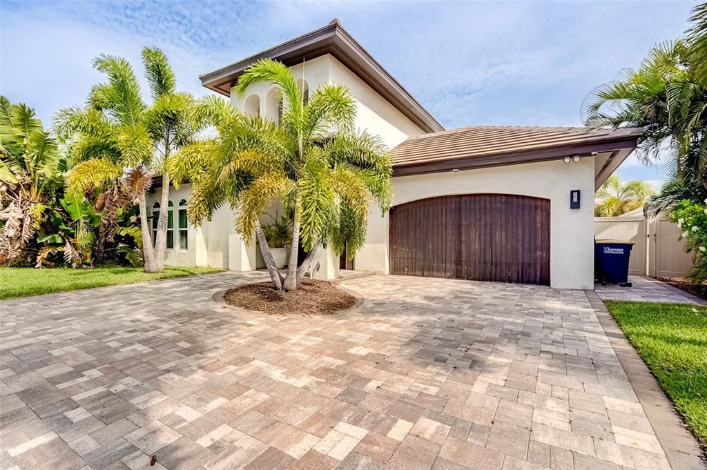 Recently Sold: $1,995,000 (3 beds, 4 baths, 2376 Square Feet)