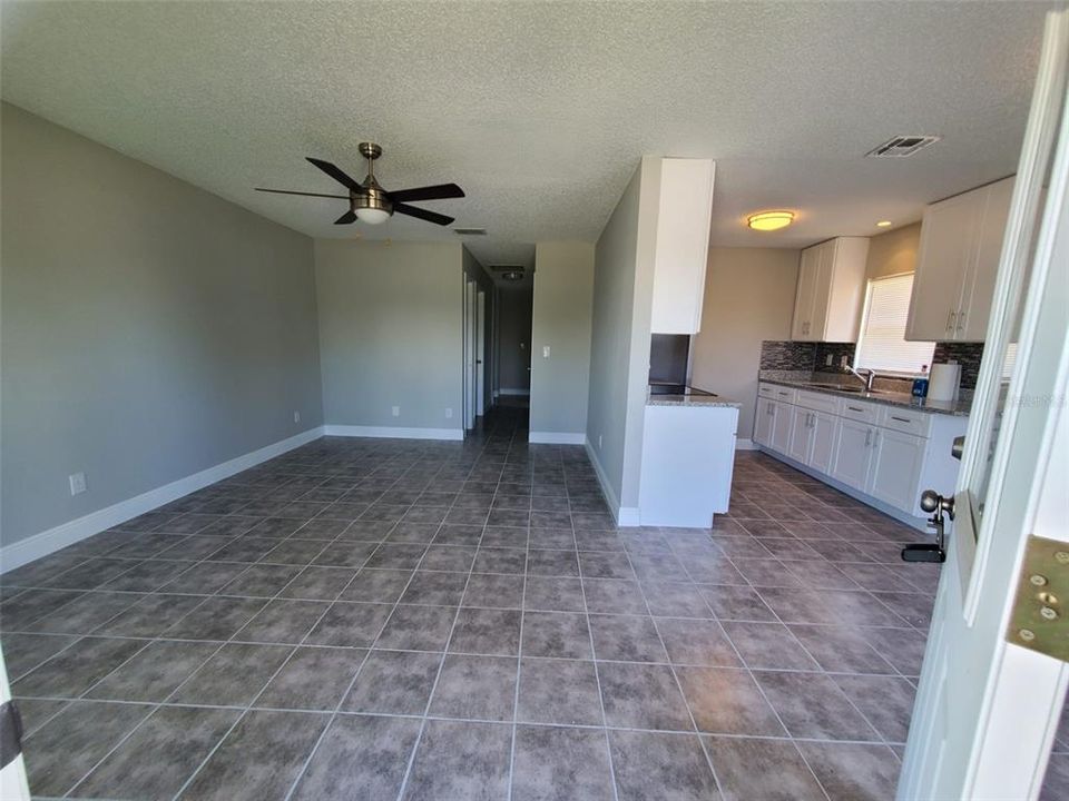Recently Rented: $1,650 (3 beds, 2 baths, 1072 Square Feet)