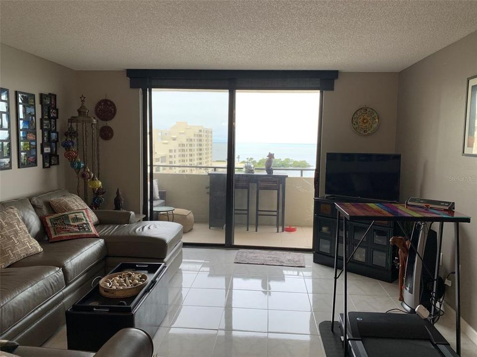 Recently Sold: $399,000 (2 beds, 2 baths, 1236 Square Feet)