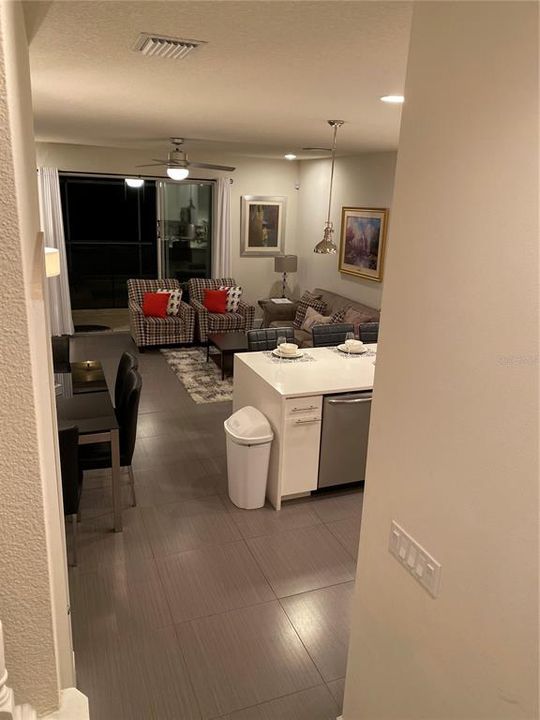 Activo con contrato: $389,900 (3 camas, 3 baños, 1512 Pies cuadrados)