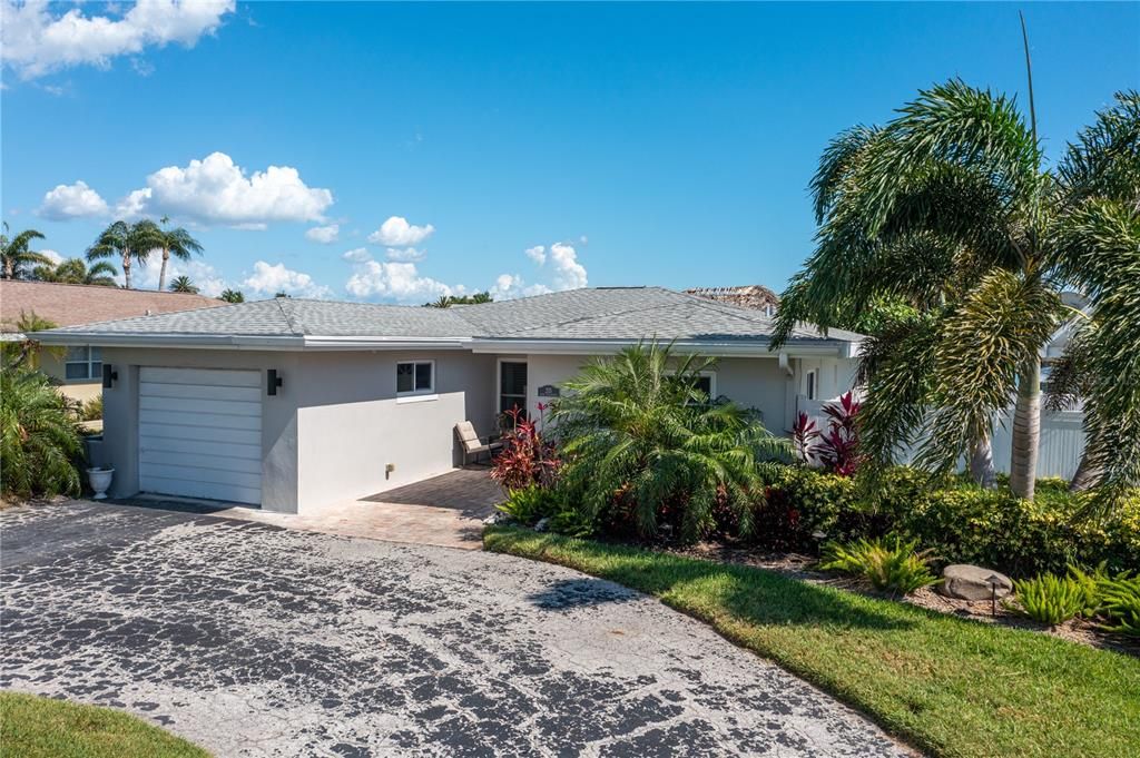 Recently Sold: $974,900 (3 beds, 2 baths, 1588 Square Feet)