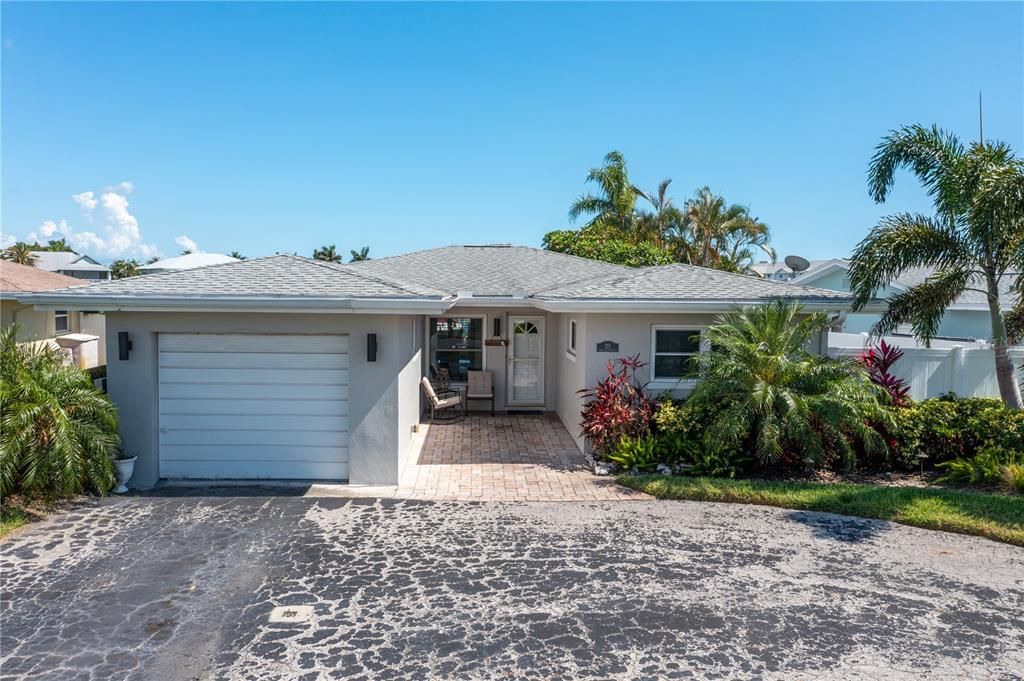 Recently Sold: $974,900 (3 beds, 2 baths, 1588 Square Feet)