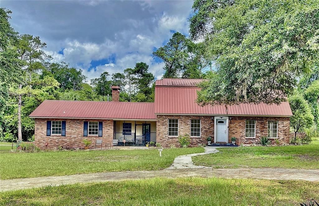 最近售出: $369,900 (4 贝兹, 3 浴室, 2410 平方英尺)