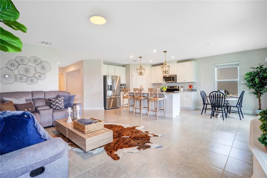 Recently Sold: $399,000 (3 beds, 2 baths, 1815 Square Feet)